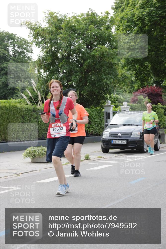 15.06.2025 - REWE Women's Run Jannik Wohlers http://msf.ph/oto/7949592 15.06.2025 08:32:00 Laufen 10533, 1043, 10694 meine-sportfotos.de