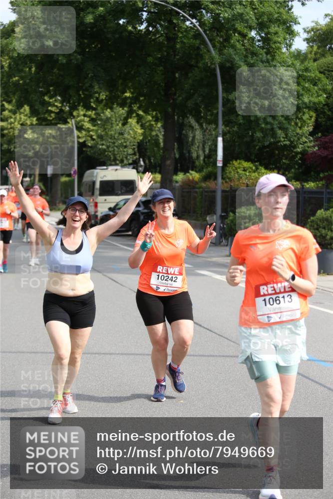 15.06.2025 - REWE Women's Run Jannik Wohlers http://msf.ph/oto/7949669 15.06.2025 09:48:19 Laufen 10242, 10613 meine-sportfotos.de
