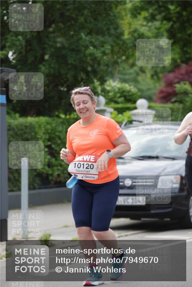 15.06.2025 - REWE Women's Run Jannik Wohlers http://msf.ph/oto/7949670 15.06.2025 08:32:03 Laufen 10120, 1043 meine-sportfotos.de
