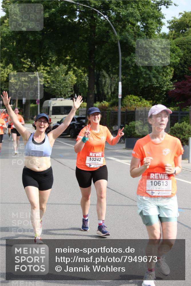 15.06.2025 - REWE Women's Run Jannik Wohlers http://msf.ph/oto/7949673 15.06.2025 09:48:19 Laufen 10242, 10613 meine-sportfotos.de
