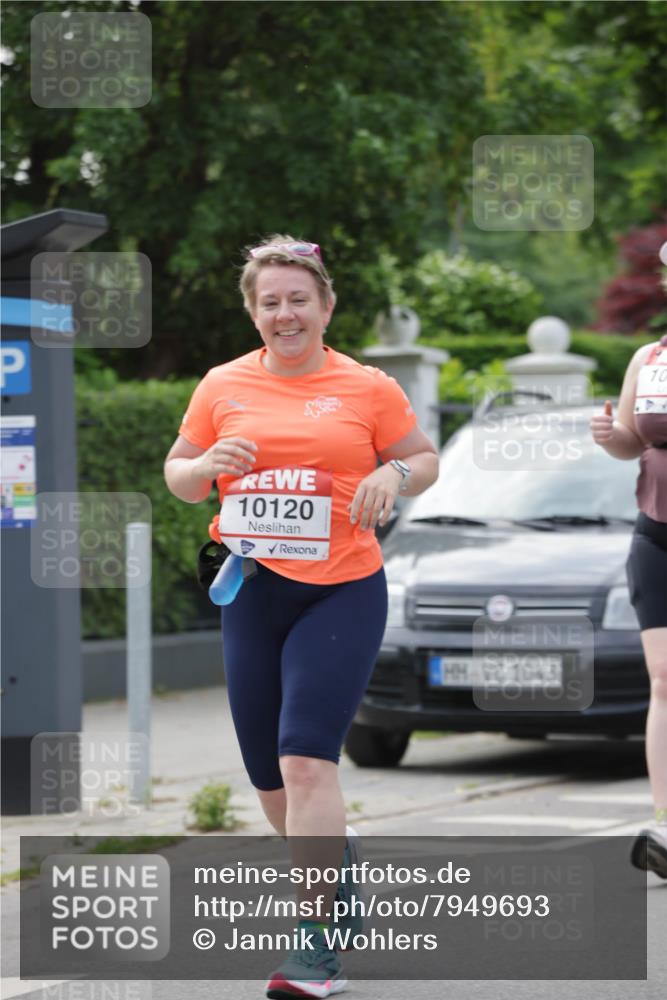 15.06.2025 - REWE Women's Run Jannik Wohlers http://msf.ph/oto/7949693 15.06.2025 08:32:03 Laufen 10120, 10, 1043 meine-sportfotos.de