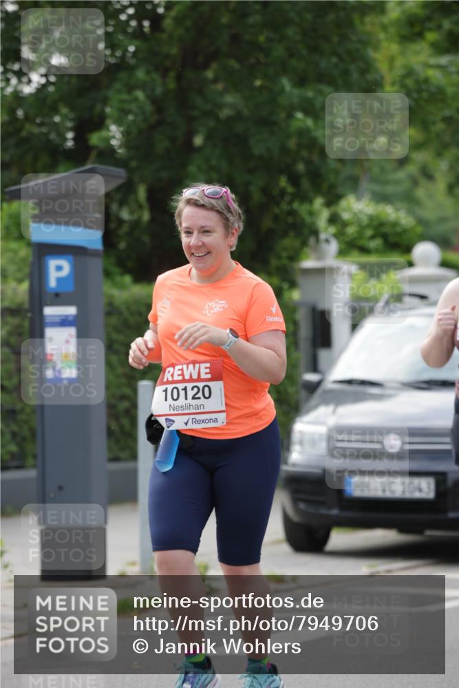 15.06.2025 - REWE Women's Run Jannik Wohlers http://msf.ph/oto/7949706 15.06.2025 08:32:04 Laufen 10120, 1043 meine-sportfotos.de