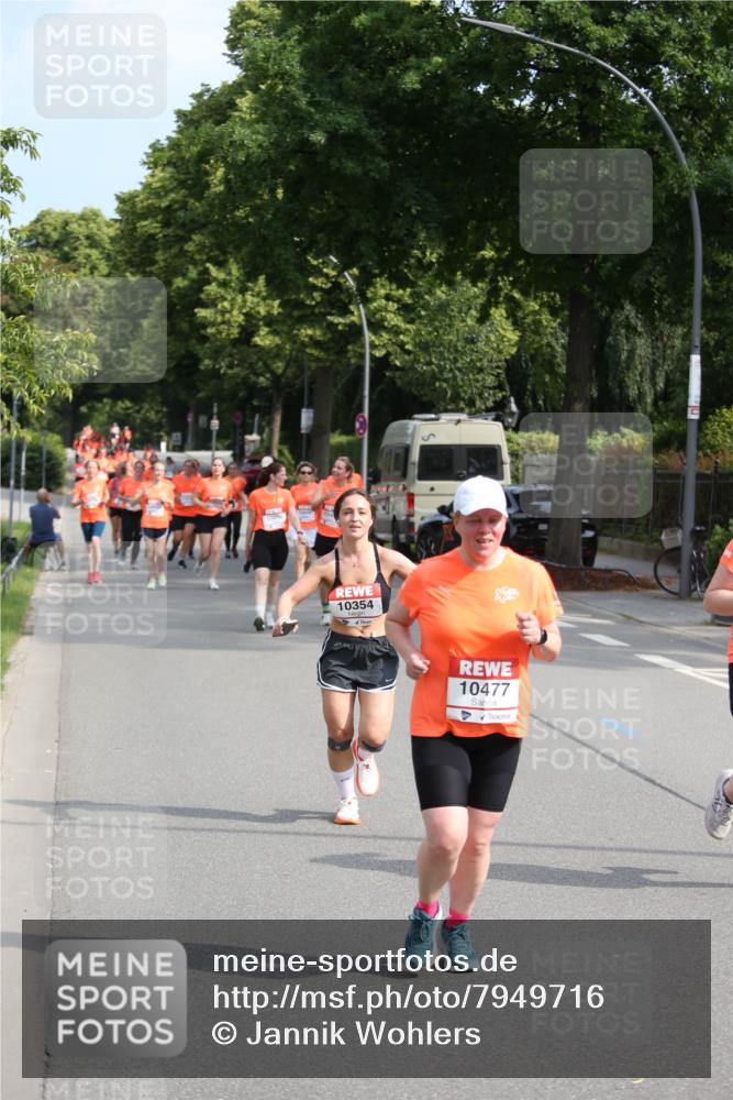 15.06.2025 - REWE Women's Run Jannik Wohlers http://msf.ph/oto/7949716 15.06.2025 09:48:25 Laufen 10354, 10477 meine-sportfotos.de