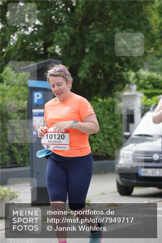 15.06.2025 - REWE Women's Run Jannik Wohlers http://msf.ph/oto/7949717 15.06.2025 08:32:04 Laufen 10120 meine-sportfotos.de