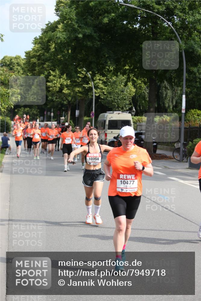 15.06.2025 - REWE Women's Run Jannik Wohlers http://msf.ph/oto/7949718 15.06.2025 09:48:25 Laufen 10354, 10477 meine-sportfotos.de