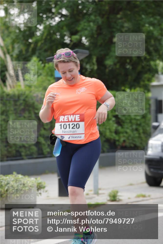 15.06.2025 - REWE Women's Run Jannik Wohlers http://msf.ph/oto/7949727 15.06.2025 08:32:04 Laufen 10120 meine-sportfotos.de