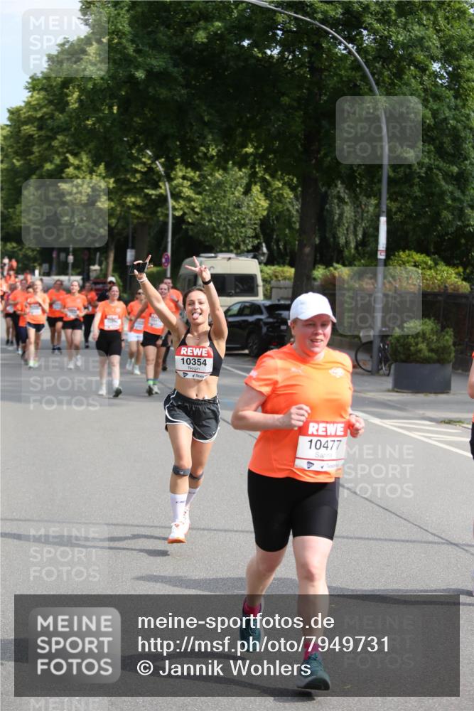 15.06.2025 - REWE Women's Run Jannik Wohlers http://msf.ph/oto/7949731 15.06.2025 09:48:25 Laufen 10354, 10477 meine-sportfotos.de