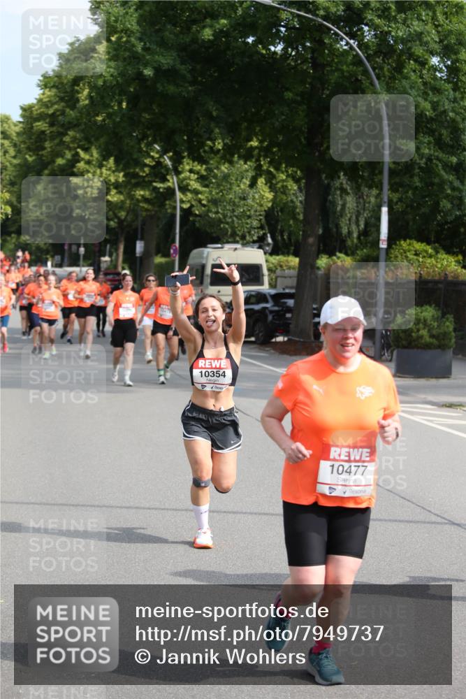 15.06.2025 - REWE Women's Run Jannik Wohlers http://msf.ph/oto/7949737 15.06.2025 09:48:25 Laufen 10354, 10477 meine-sportfotos.de