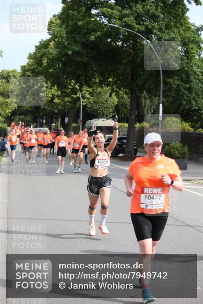 15.06.2025 - REWE Women's Run Jannik Wohlers http://msf.ph/oto/7949742 15.06.2025 09:48:26 Laufen 10354, 10477 meine-sportfotos.de