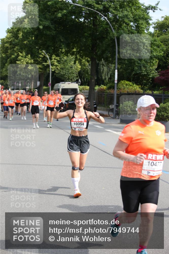 15.06.2025 - REWE Women's Run Jannik Wohlers http://msf.ph/oto/7949744 15.06.2025 09:48:26 Laufen 10354, 10477 meine-sportfotos.de