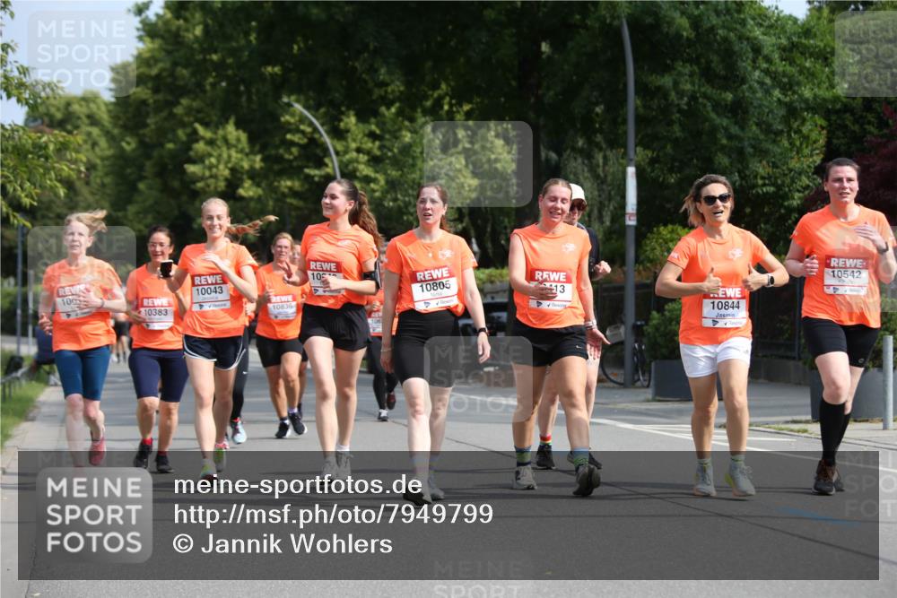15.06.2025 - REWE Women's Run Jannik Wohlers http://msf.ph/oto/7949799 15.06.2025 09:48:33 Laufen 10, 10, 10043, 10805, 10383, 10836, 13, 10844, 10542 meine-sportfotos.de