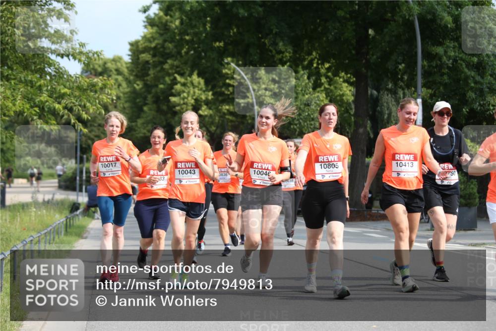 15.06.2025 - REWE Women's Run Jannik Wohlers http://msf.ph/oto/7949813 15.06.2025 09:48:33 Laufen 10017, 33, 10043, 0836, 1004, 638, 10805, 10413, 50, 4 meine-sportfotos.de