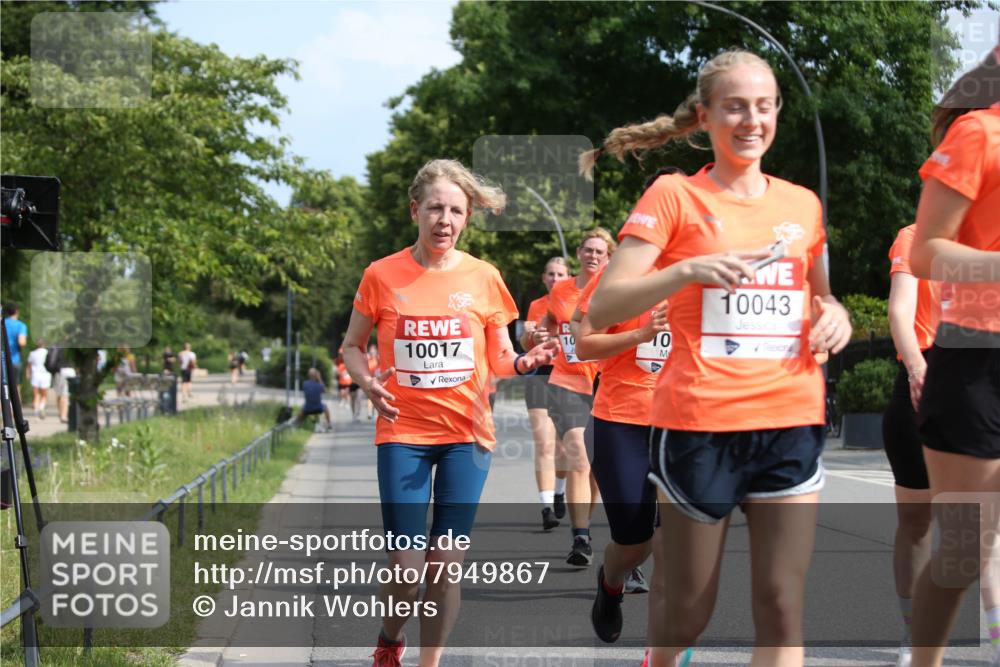 15.06.2025 - REWE Women's Run Jannik Wohlers http://msf.ph/oto/7949867 15.06.2025 09:48:36 Laufen 10017, 10, 10043 meine-sportfotos.de