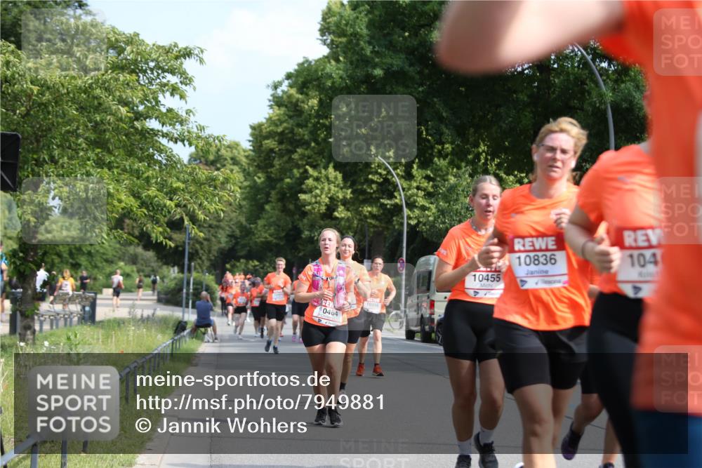 15.06.2025 - REWE Women's Run Jannik Wohlers http://msf.ph/oto/7949881 15.06.2025 09:48:38 Laufen 10358, 0464, 10836, 104, 10455, 9 meine-sportfotos.de