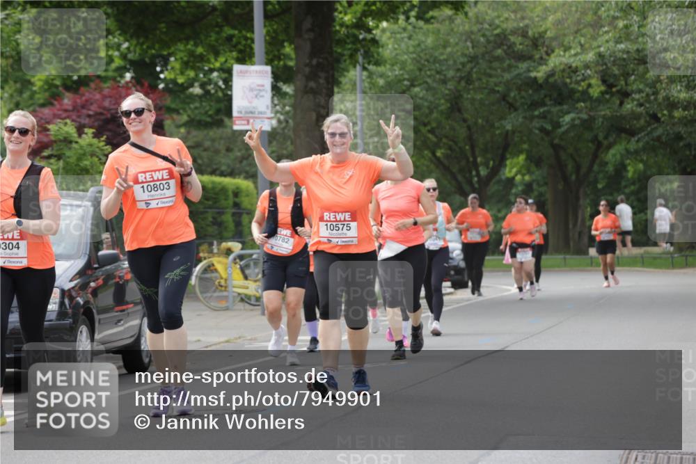 15.06.2025 - REWE Women's Run Jannik Wohlers http://msf.ph/oto/7949901 15.06.2025 08:32:14 Laufen 304, 10803, 0782, 10575 meine-sportfotos.de