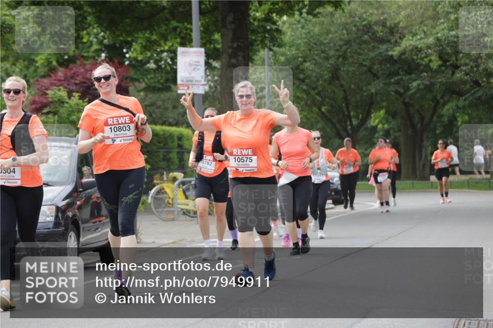 15.06.2025 - REWE Women's Run Jannik Wohlers http://msf.ph/oto/7949911 15.06.2025 08:32:14 Laufen 0504, 2825, 10803, 0782, 10575 meine-sportfotos.de