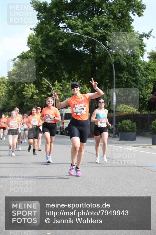 15.06.2025 - REWE Women's Run Jannik Wohlers http://msf.ph/oto/7949943 15.06.2025 09:48:48 Laufen 1074, 10398, 10648, 10239, 10650 meine-sportfotos.de