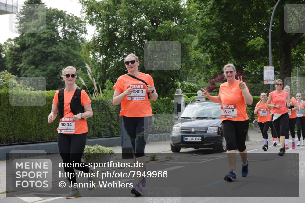 15.06.2025 - REWE Women's Run Jannik Wohlers http://msf.ph/oto/7949966 15.06.2025 08:32:17 Laufen 10304, 0803, 1043, 10575, 10840, 7094 meine-sportfotos.de