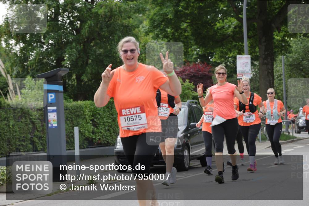 15.06.2025 - REWE Women's Run Jannik Wohlers http://msf.ph/oto/7950007 15.06.2025 08:32:18 Laufen 10575, 20782, 10840, 4, 15, 2925, 10842, 084 meine-sportfotos.de