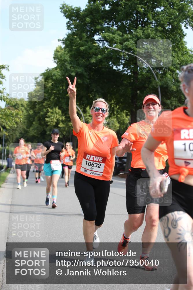15.06.2025 - REWE Women's Run Jannik Wohlers http://msf.ph/oto/7950040 15.06.2025 09:48:53 Laufen 10632 meine-sportfotos.de