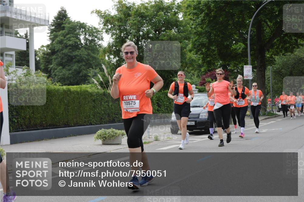 15.06.2025 - REWE Women's Run Jannik Wohlers http://msf.ph/oto/7950051 15.06.2025 08:32:19 Laufen 10575, 782, 0842, 10840, 1043 meine-sportfotos.de