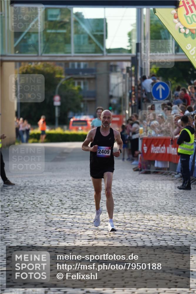 13.06.2025 - Holstenköstenlauf Felixshl http://msf.ph/oto/7950188 13.06.2025 19:36:16 Laufen 2409, 2552 meine-sportfotos.de