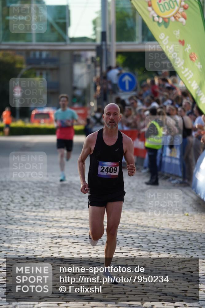 13.06.2025 - Holstenköstenlauf Felixshl http://msf.ph/oto/7950234 13.06.2025 19:36:18 Laufen 2409, 2552 meine-sportfotos.de