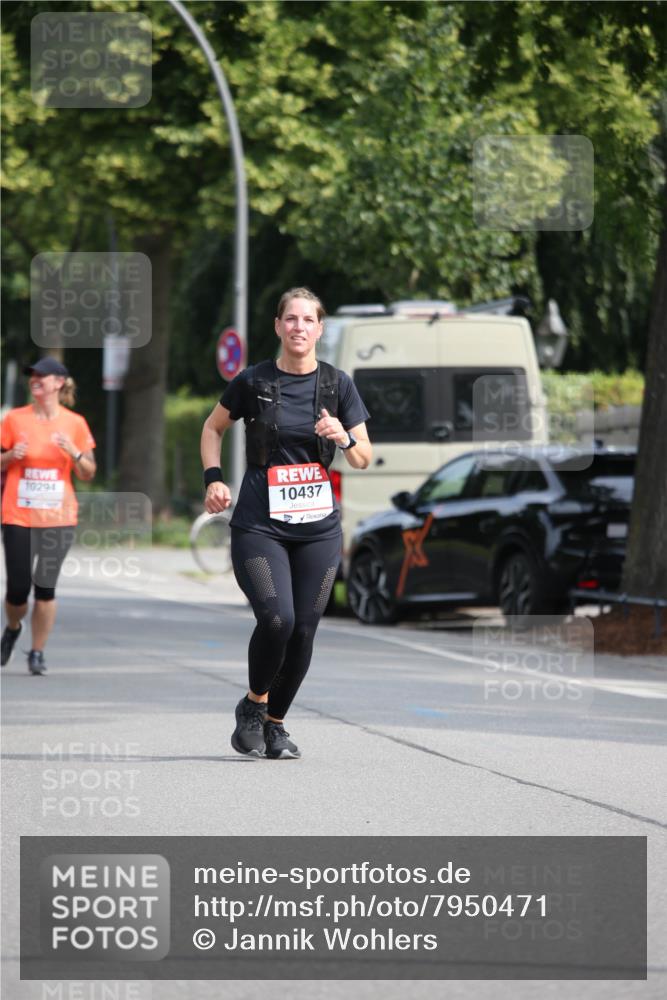 15.06.2025 - REWE Women's Run Jannik Wohlers http://msf.ph/oto/7950471 15.06.2025 09:49:28 Laufen 10294, 10437 meine-sportfotos.de