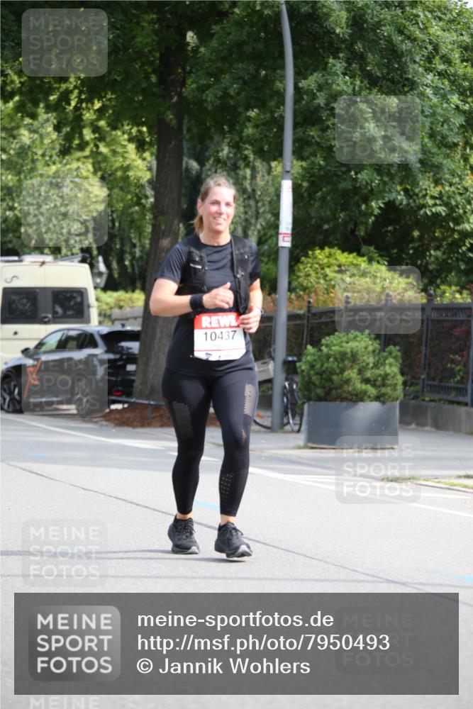 15.06.2025 - REWE Women's Run Jannik Wohlers http://msf.ph/oto/7950493 15.06.2025 09:49:31 Laufen 10437 meine-sportfotos.de
