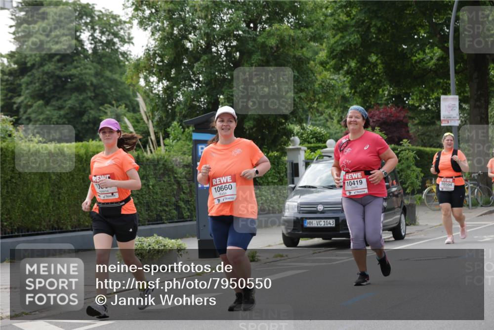 15.06.2025 - REWE Women's Run Jannik Wohlers http://msf.ph/oto/7950550 15.06.2025 08:32:47 Laufen 10660, 1043, 10419, 10504 meine-sportfotos.de