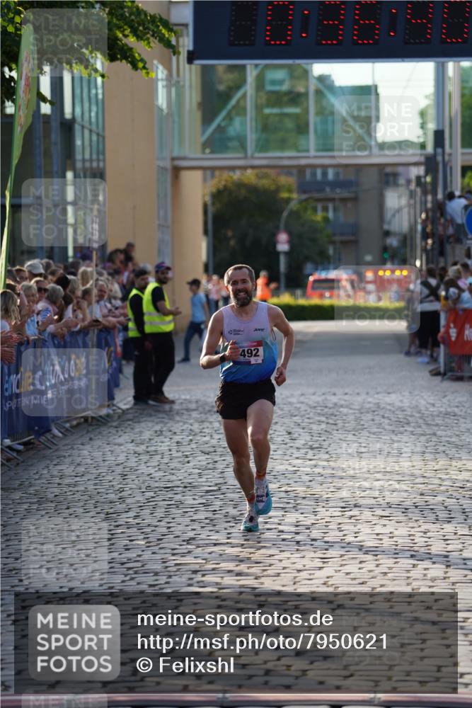 13.06.2025 - Holstenköstenlauf Felixshl http://msf.ph/oto/7950621 13.06.2025 19:36:39 Laufen 2492 meine-sportfotos.de
