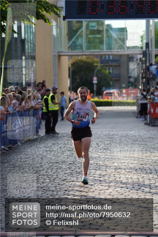 13.06.2025 - Holstenköstenlauf Felixshl http://msf.ph/oto/7950632 13.06.2025 19:36:39 Laufen 2492 meine-sportfotos.de