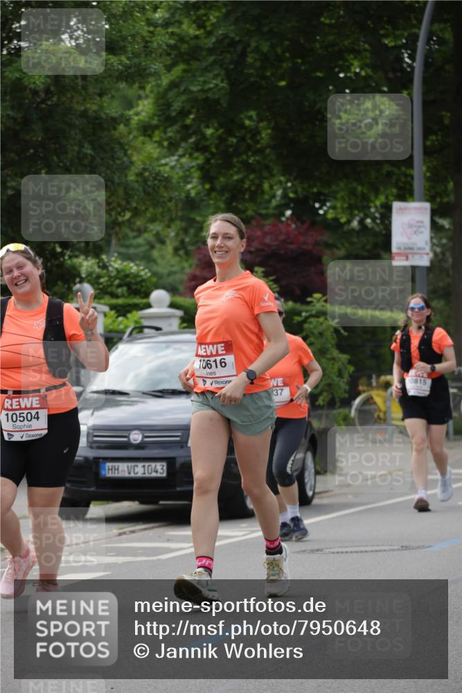 15.06.2025 - REWE Women's Run Jannik Wohlers http://msf.ph/oto/7950648 15.06.2025 08:32:50 Laufen 10504, 1043, 10616, 37, 10815 meine-sportfotos.de