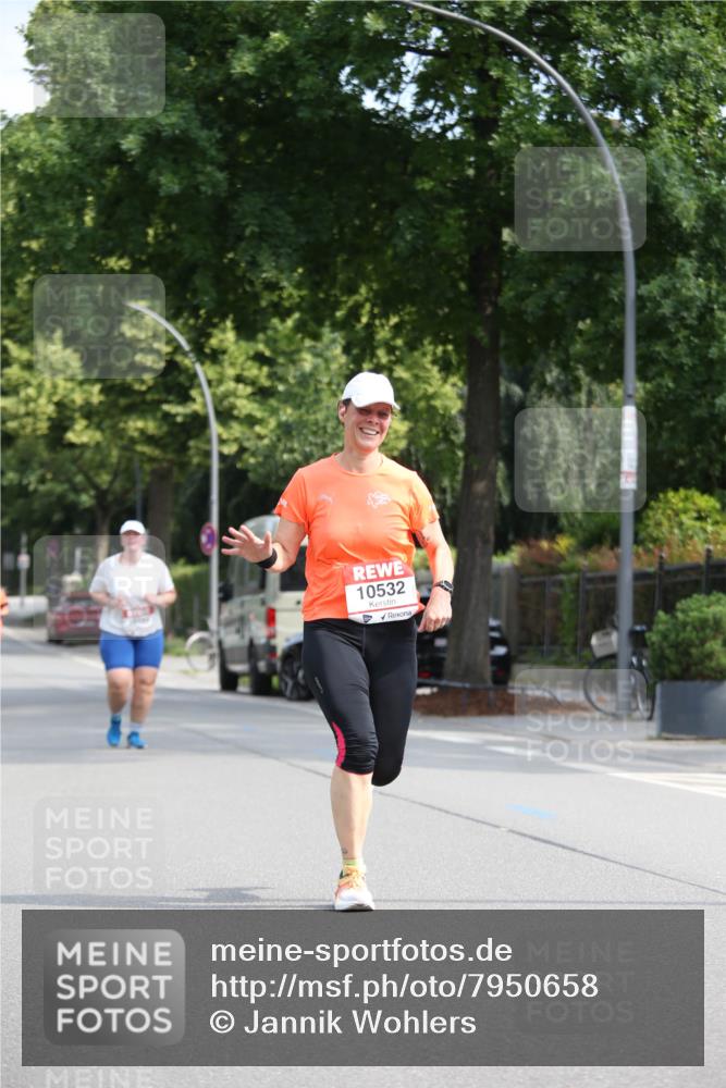 15.06.2025 - REWE Women's Run Jannik Wohlers http://msf.ph/oto/7950658 15.06.2025 09:49:42 Laufen 10532 meine-sportfotos.de