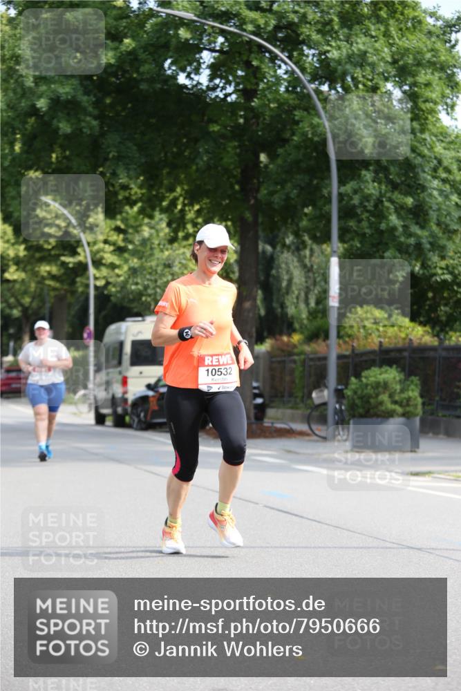 15.06.2025 - REWE Women's Run Jannik Wohlers http://msf.ph/oto/7950666 15.06.2025 09:49:42 Laufen 10532 meine-sportfotos.de