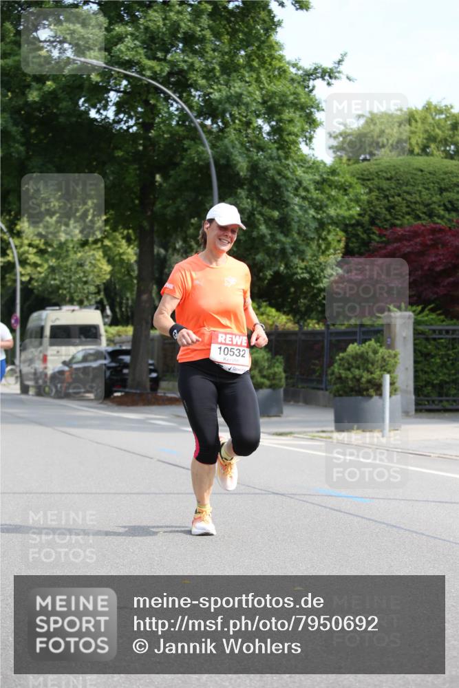 15.06.2025 - REWE Women's Run Jannik Wohlers http://msf.ph/oto/7950692 15.06.2025 09:49:43 Laufen 10532 meine-sportfotos.de