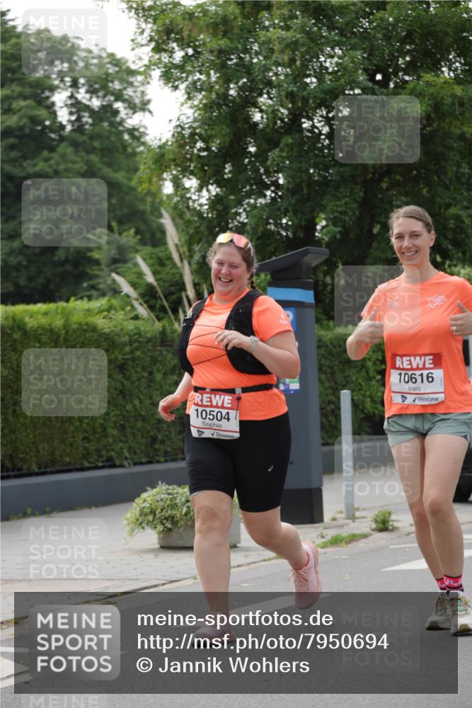 15.06.2025 - REWE Women's Run Jannik Wohlers http://msf.ph/oto/7950694 15.06.2025 08:32:51 Laufen 10504, 10616 meine-sportfotos.de