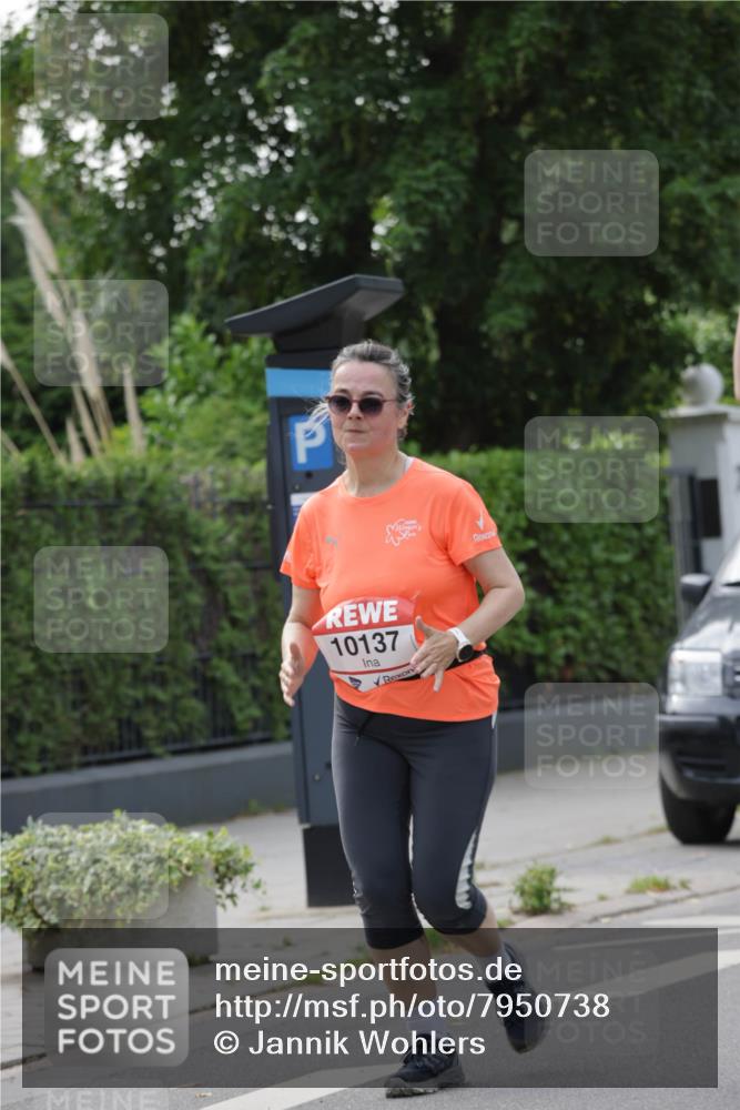 15.06.2025 - REWE Women's Run Jannik Wohlers http://msf.ph/oto/7950738 15.06.2025 08:32:53 Laufen 10137 meine-sportfotos.de