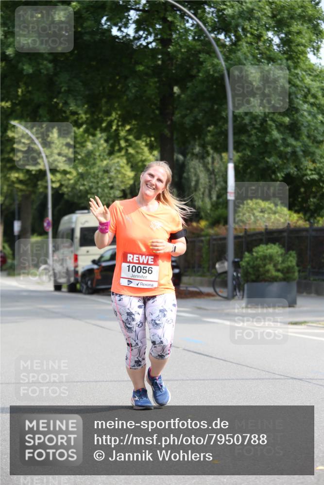 15.06.2025 - REWE Women's Run Jannik Wohlers http://msf.ph/oto/7950788 15.06.2025 09:49:54 Laufen 10056 meine-sportfotos.de