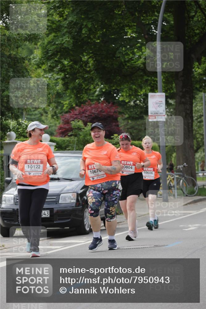 15.06.2025 - REWE Women's Run Jannik Wohlers http://msf.ph/oto/7950943 15.06.2025 08:32:58 Laufen 15, 2821, 10122, 1067, 0804, 10606, 043 meine-sportfotos.de