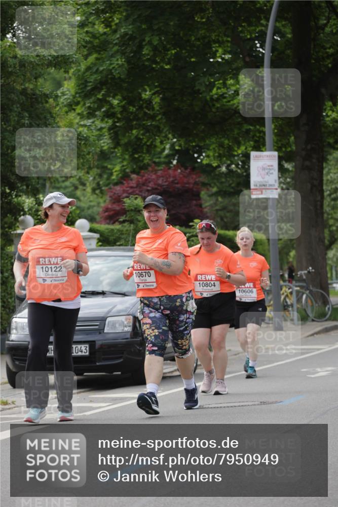 15.06.2025 - REWE Women's Run Jannik Wohlers http://msf.ph/oto/7950949 15.06.2025 08:32:59 Laufen 10122, 1043, 10670, 10804, 10606, 15, 2821 meine-sportfotos.de