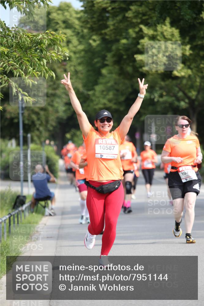 15.06.2025 - REWE Women's Run Jannik Wohlers http://msf.ph/oto/7951144 15.06.2025 09:50:24 Laufen 10587, 10492 meine-sportfotos.de