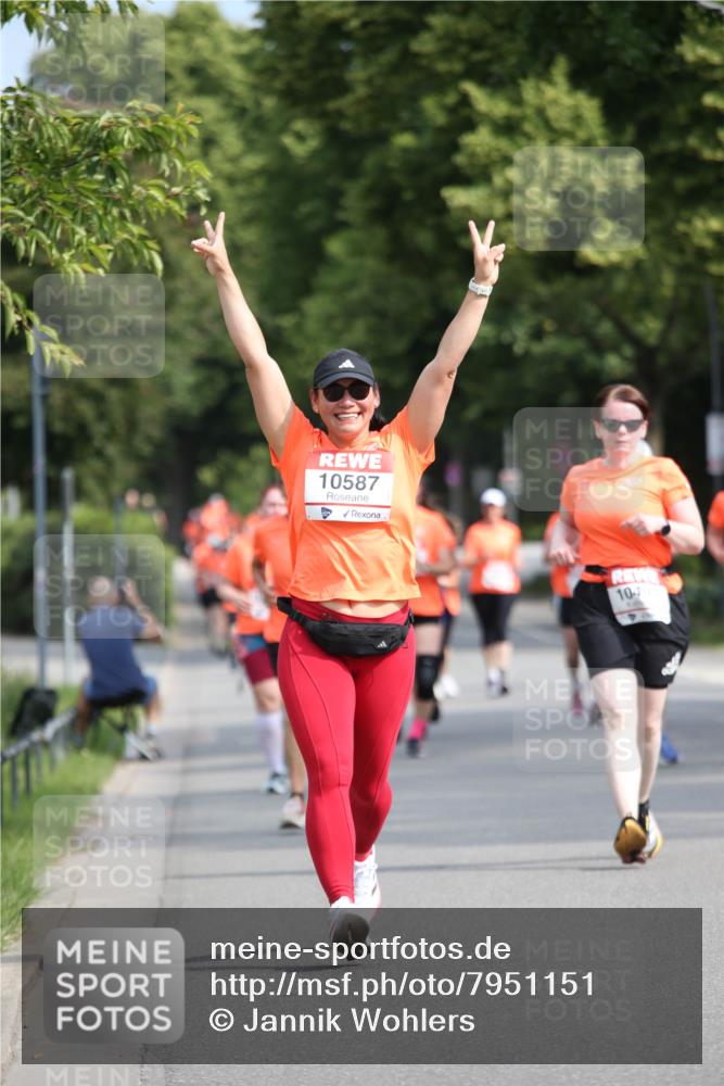 15.06.2025 - REWE Women's Run Jannik Wohlers http://msf.ph/oto/7951151 15.06.2025 09:50:24 Laufen 10587, 10497 meine-sportfotos.de