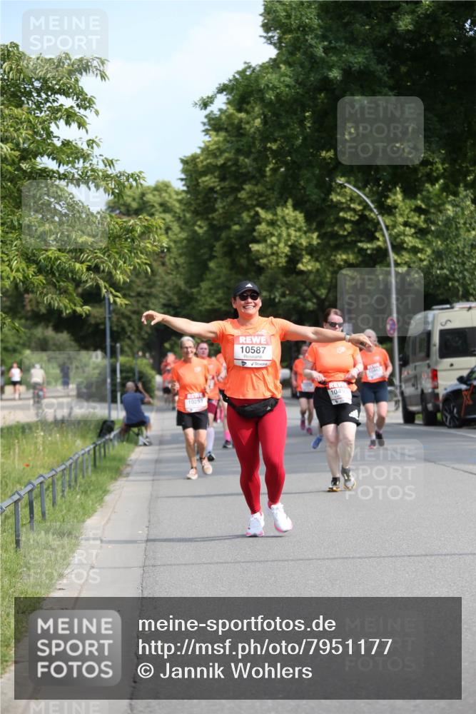 15.06.2025 - REWE Women's Run Jannik Wohlers http://msf.ph/oto/7951177 15.06.2025 09:50:25 Laufen 10587 meine-sportfotos.de