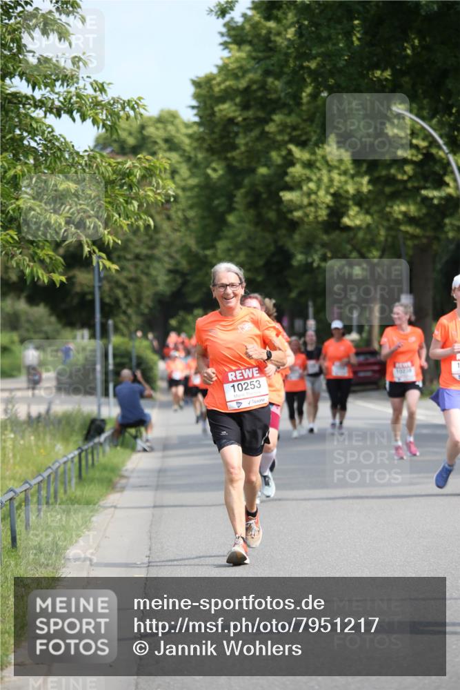 15.06.2025 - REWE Women's Run Jannik Wohlers http://msf.ph/oto/7951217 15.06.2025 09:50:28 Laufen 10253, 10238 meine-sportfotos.de