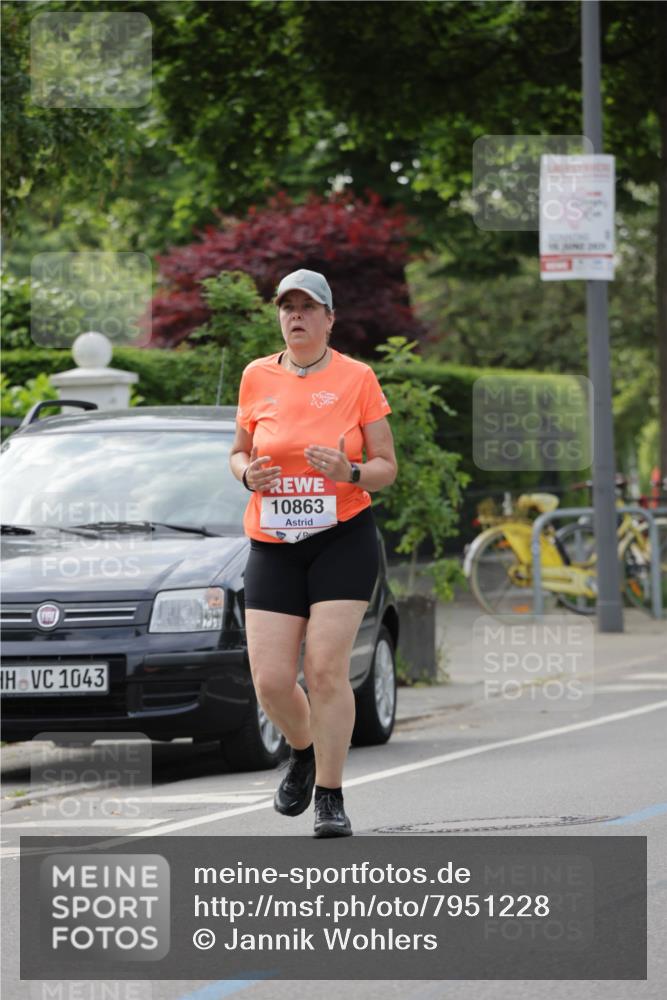 15.06.2025 - REWE Women's Run Jannik Wohlers http://msf.ph/oto/7951228 15.06.2025 08:33:08 Laufen 1043, 10863 meine-sportfotos.de