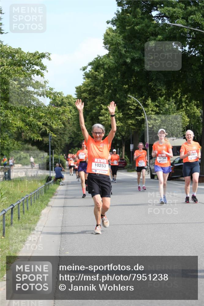 15.06.2025 - REWE Women's Run Jannik Wohlers http://msf.ph/oto/7951238 15.06.2025 09:50:30 Laufen 10791, 0463, 10759, 10253, 10238 meine-sportfotos.de