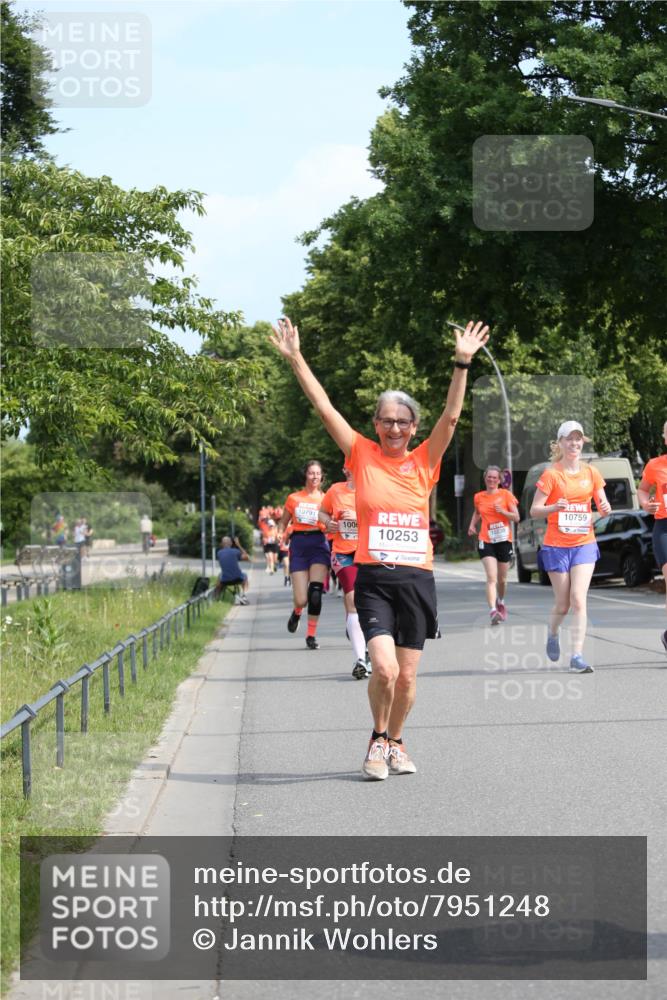 15.06.2025 - REWE Women's Run Jannik Wohlers http://msf.ph/oto/7951248 15.06.2025 09:50:30 Laufen 10253, 10759 meine-sportfotos.de