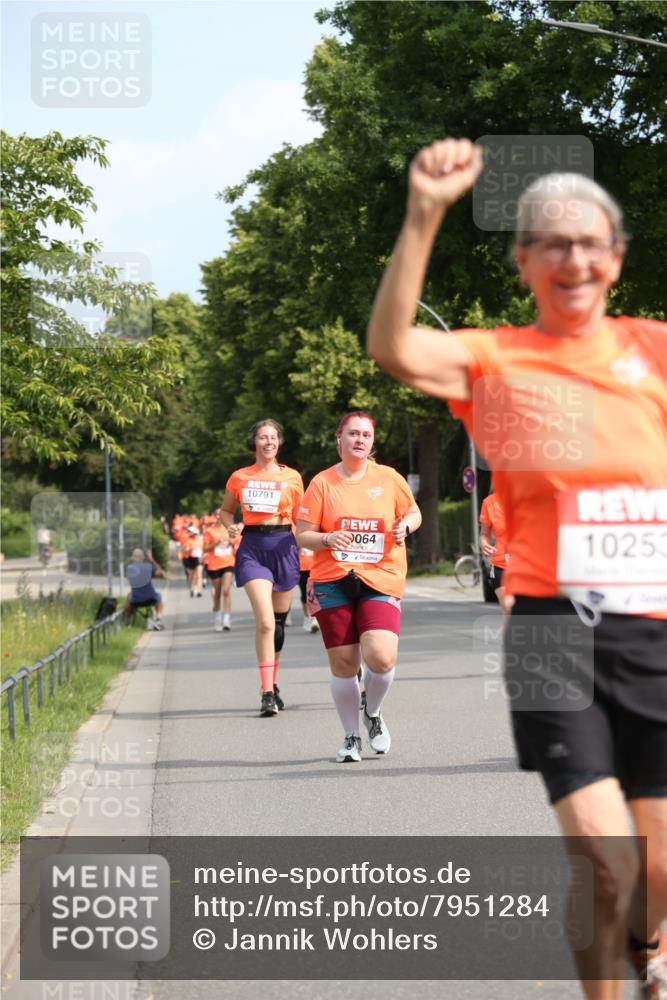 15.06.2025 - REWE Women's Run Jannik Wohlers http://msf.ph/oto/7951284 15.06.2025 09:50:32 Laufen 10791, 064, 102 meine-sportfotos.de