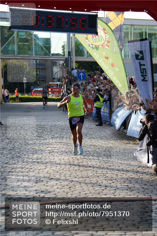 13.06.2025 - Holstenköstenlauf Felixshl http://msf.ph/oto/7951370 13.06.2025 19:37:55 Laufen 2049, 2069 meine-sportfotos.de